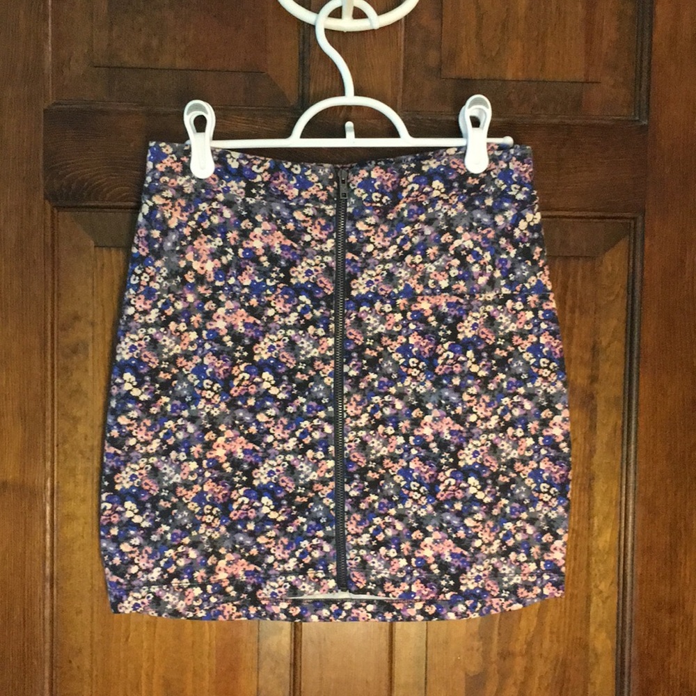 Floral American Eagle body con skirt - Picture 1 of 3